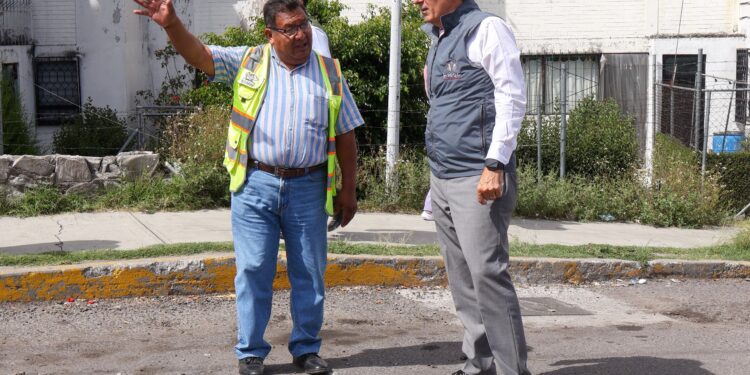 Supervisa Pepe Chedraui labores de bacheo en colonia La Noria