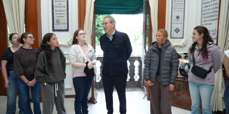 Recibe Pepe Chedraui a estudiantes de Medicina Veterinaria de Oregon State University