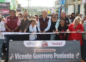 Entrega Pepe Chedraui obras de pavimentación en la Junta Auxiliar de San Jerónimo Caleras