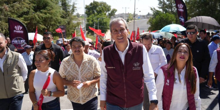 Entrega Pepe Chedraui rehabilitación vial en la colonia Fraternidad Antorchista