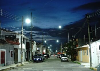 Entrega Gobierno de Pepe Chedraui 77 luminarias con LED en 20 de Noviembre y La Loma