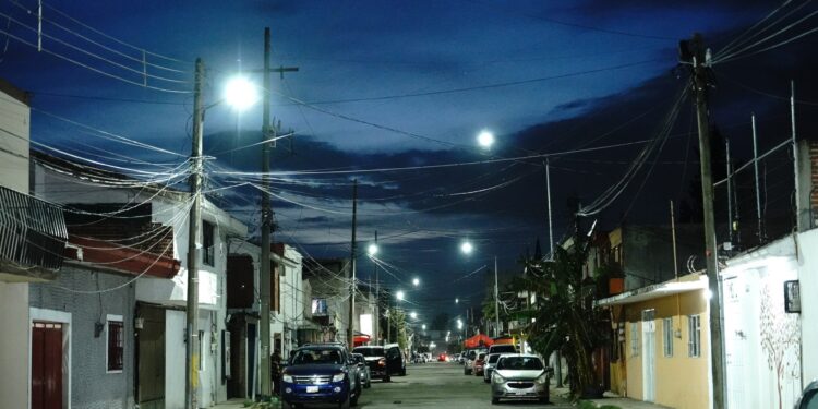 Entrega Gobierno de Pepe Chedraui 77 luminarias con LED en 20 de Noviembre y La Loma