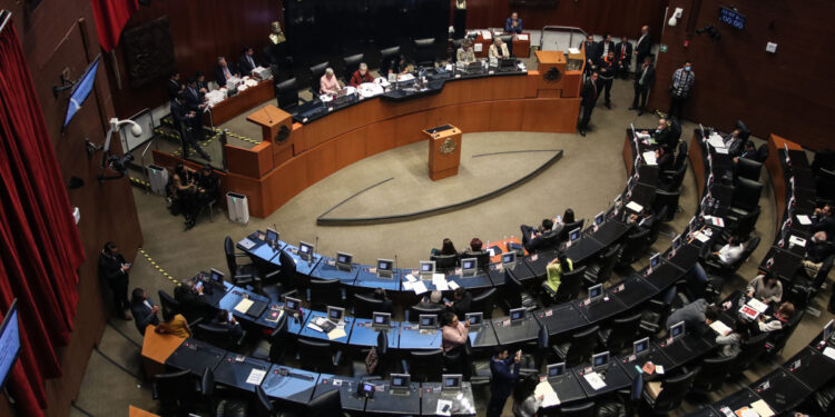Senado aprueba reforma a propiedad industrial; oposición la llama “Ley Antimemes”