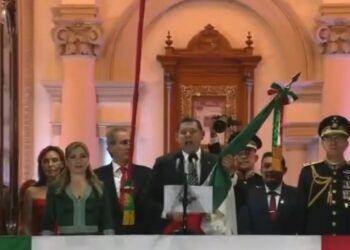 “¡Vivan las madres y familias buscadoras!”: Armenta encabeza Grito de Independencia en Puebla