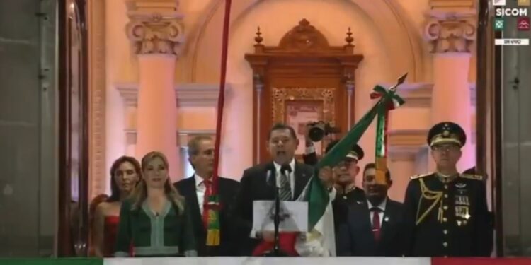“¡Vivan las madres y familias buscadoras!”: Armenta encabeza Grito de Independencia en Puebla