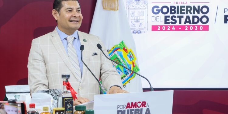Claudia Sheinbaum cumple “al mil por ciento” con Puebla, afirma Armenta