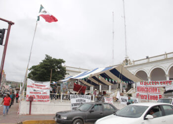 Acatlán de Osorio suma 85 días de protesta; alcaldesa comparecerá ante el Congreso de Puebla