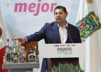 Puebla fortalece al sector mezcalero con entrega de equipo especializado