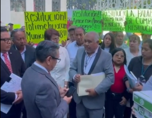 Habitantes de Totimehuacán acuden al Congreso para exigir restitución como municipio