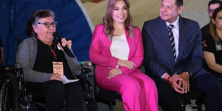 Hospital itinerante llevará servicios de salud gratuitos a comunidades de Puebla: Armenta