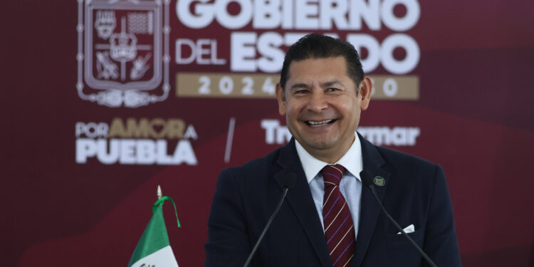 Armenta descarta, por ahora, cambios en su gabinete