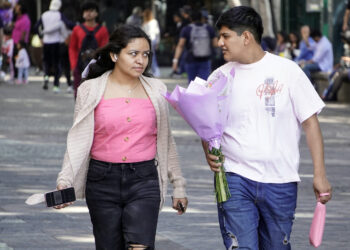 PT plantea sanciones económicas por infidelidad en Puebla