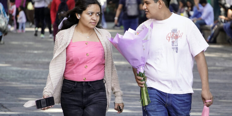 PT plantea sanciones económicas por infidelidad en Puebla