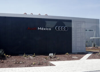 Gobierno de Puebla alista ruta legal por deuda vinculada a plataformas de Audi