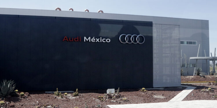Gobierno de Puebla alista ruta legal por deuda vinculada a plataformas de Audi