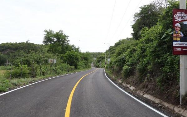 Gobierno estatal abre conexión con Morelos con la pavimentación de la carretera Achichipico – San Miguel