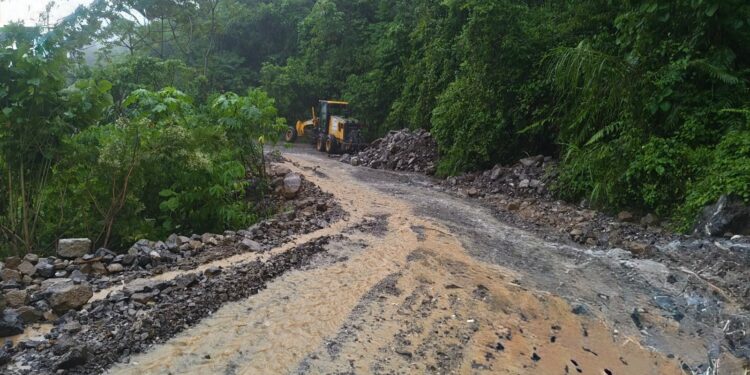 Gobierno del Estado atiende y libera oportunamente tramos carreteros afectados por las lluvias