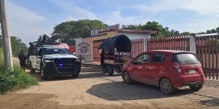 Asesinan a profesor dentro de secundaria en Oaxaca
