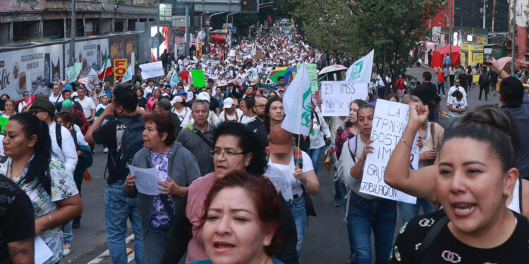Trabajadores del IMSS convocan a segunda movilización nacional