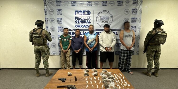 Tras nueve cateos en el Istmo de Tehuantepec, Oaxaca, detienen a cinco y aseguran 111 dosis de droga