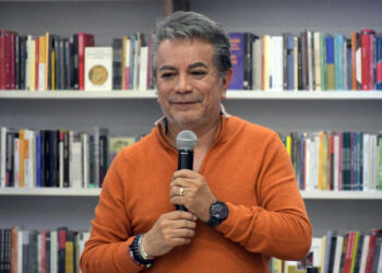 El humor, una vía para lidiar con el caos: Freddy Ortega