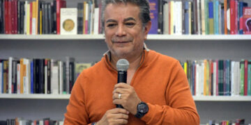 El humor, una vía para lidiar con el caos: Freddy Ortega