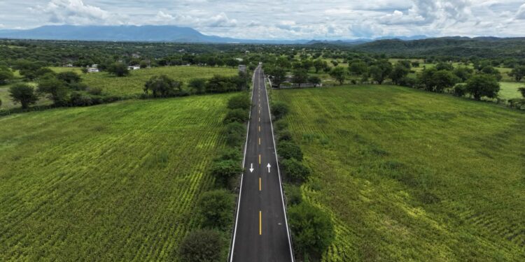 Más maquinaria y obras cimentan modernización carretera en los 217 municipios