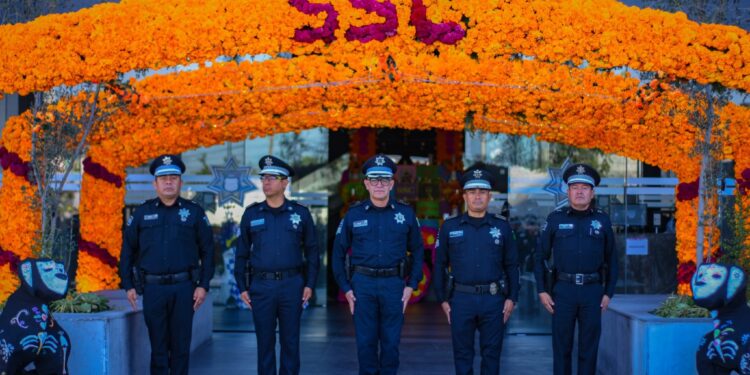 Refuerzan vigilancia en panteones de Puebla capital ante la llegada de 95 mil visitantes por Día de Muertos