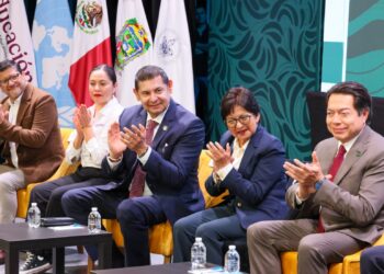 BUAP llama a acompañar a estudiantes ante riesgos del uso de la tecnología
