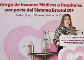 Ceci Arellano entrega equipo médico a cinco hospitales mediante Obra Comunitaria