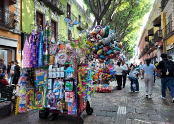 Descarta Fritz Glockner riesgo al patrimonio de Puebla por ambulantaje