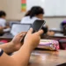 A partir del 3 de noviembre restringirán el uso de celulares en escuelas del nivel básico en México