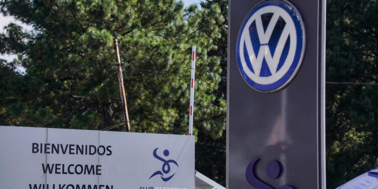 STPS pide a VW y sindicato retomar negociación salarial tras rechazo de trabajadores