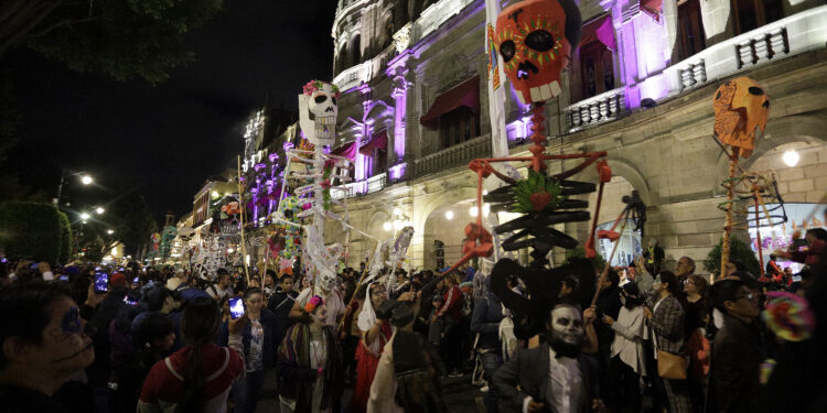 Más de 3 mil jóvenes llenarán de color las calles de Puebla con el Desfile de Calaveras 2026