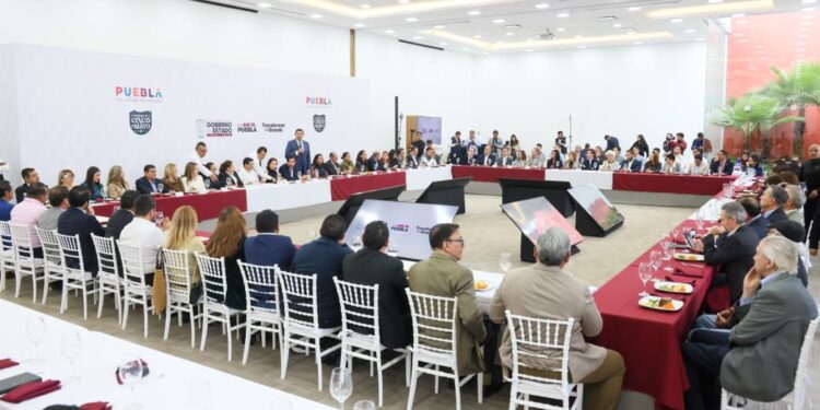 Armenta anuncia sanciones a quienes contaminen el río Atoyac y apuesta por reutilizar el agua tratada