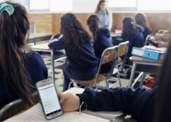 Armenta lanza llamado contra adicción a pantallas: “Estamos a favor de nuestros hijos”