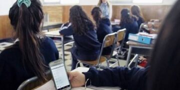 Armenta lanza llamado contra adicción a pantallas: “Estamos a favor de nuestros hijos”