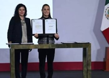 Sheinbaum firma reforma: aspirantes a Presidencia y gubernaturas deberán tener nacionalidad mexicana única