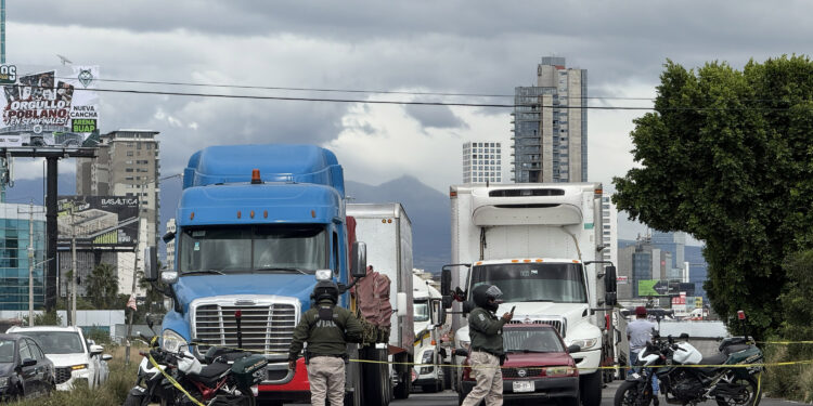 Transportistas prevén afectaciones en cinco corredores carreteros de Puebla por paro nacional