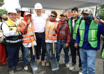 Armenta destaca apoyo de PEMEX para rehabilitar calles de Puebla