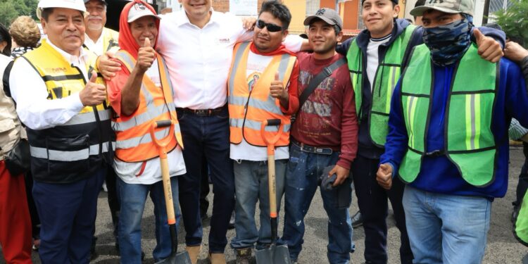 Armenta destaca apoyo de PEMEX para rehabilitar calles de Puebla