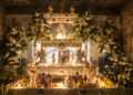 Entre flores, veladoras y recuerdos, familias mexicanas preparan sus ofrendas para recibir a sus difuntos