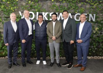 Sin huelga en Volkswagen, Armenta anuncia nuevos proyectos de producción para Puebla