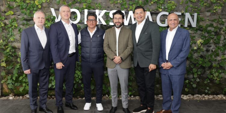 Sin huelga en Volkswagen, Armenta anuncia nuevos proyectos de producción para Puebla