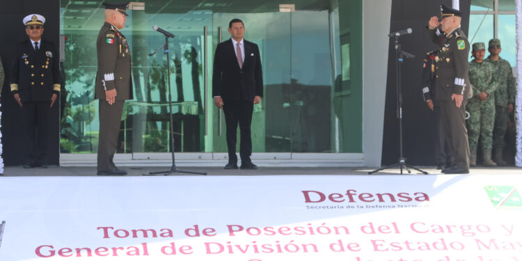 Alejandro Vargas González asume como comandante interino de la VI Región Militar; Armenta acude a ceremonia